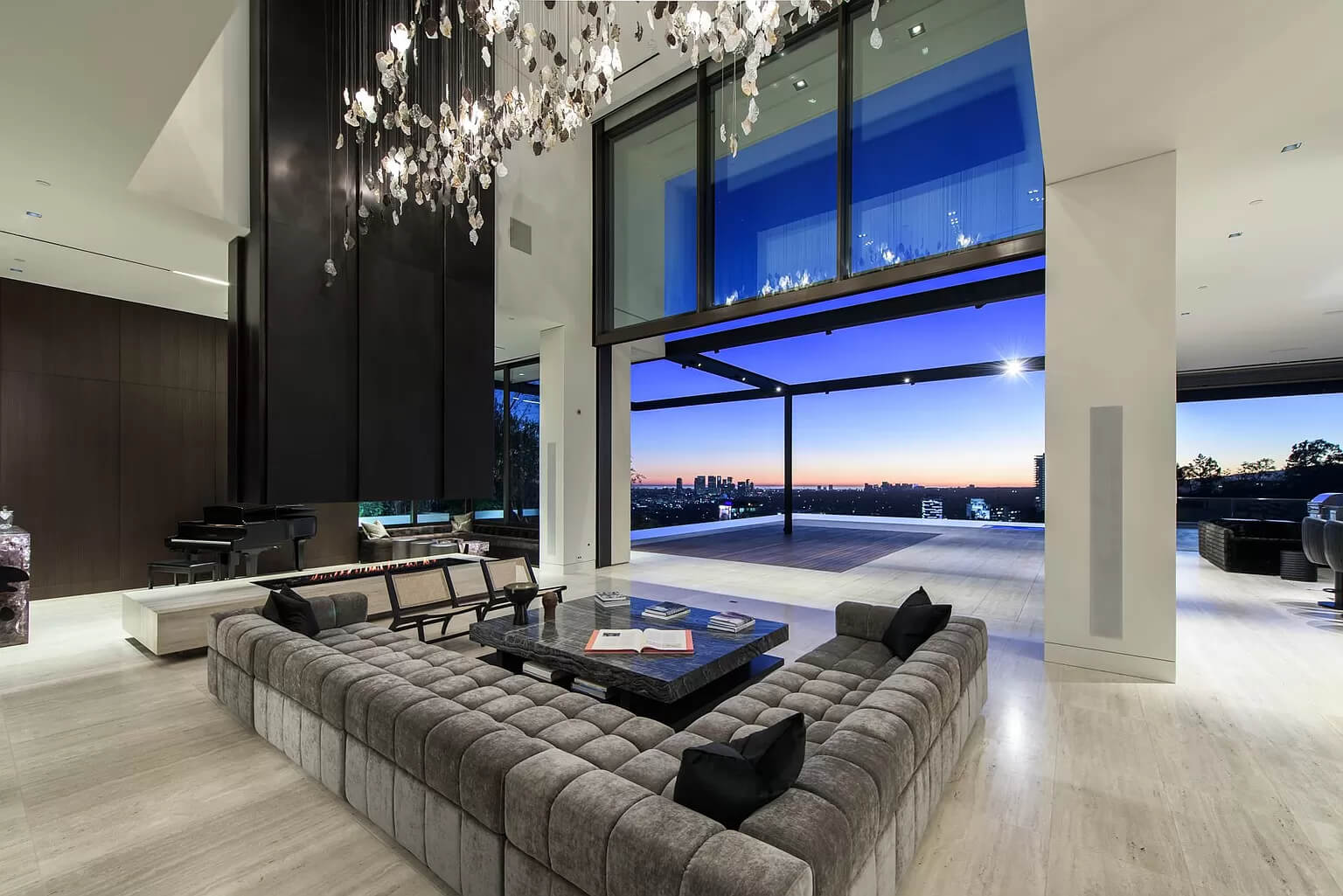 Short-Term vs Long-Term Los Angeles Rental
